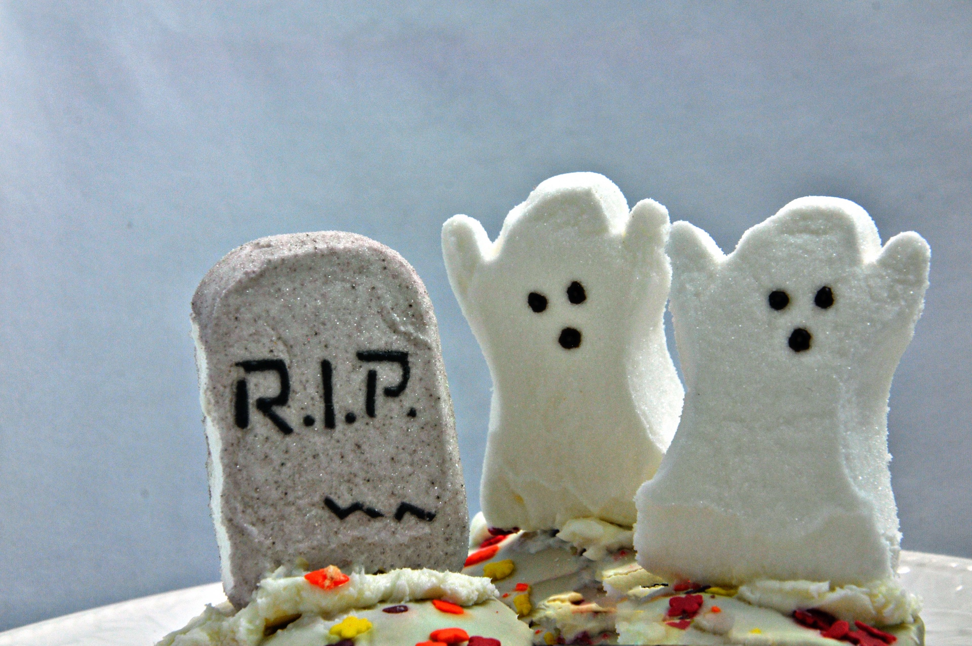 image of ghost cup cakes for post on coffee shop halloween serving suggestions 